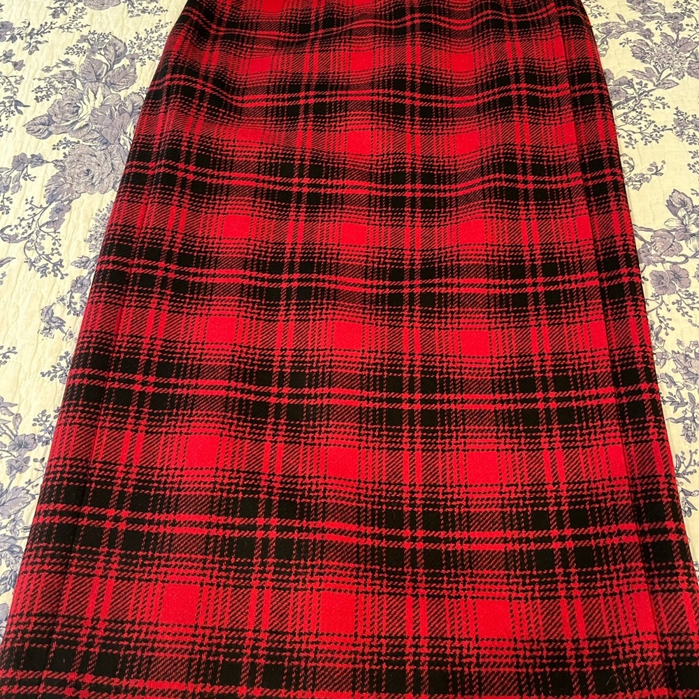 Talbots red plaid vintage skirt, size 10, never worn, excellent condition.